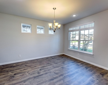 1012 Rosebay Drive - Photo Thumbnail 4