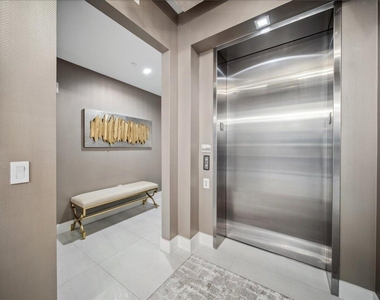 5000 N Ocean Drive - Photo Thumbnail 2