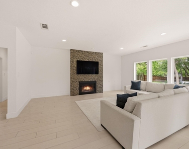 4805 Mill Creek Drive - Photo Thumbnail 7