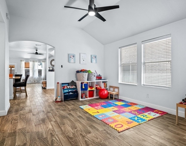 5540 Crestwood Drive - Photo Thumbnail 10