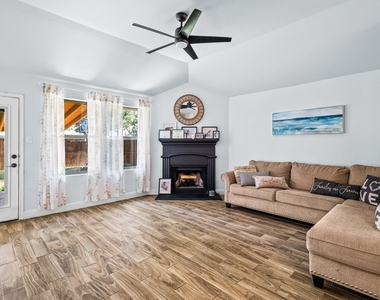 5540 Crestwood Drive - Photo Thumbnail 6