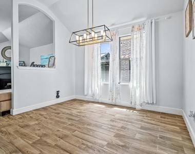 5540 Crestwood Drive - Photo Thumbnail 5