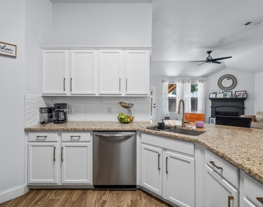 5540 Crestwood Drive - Photo Thumbnail 3