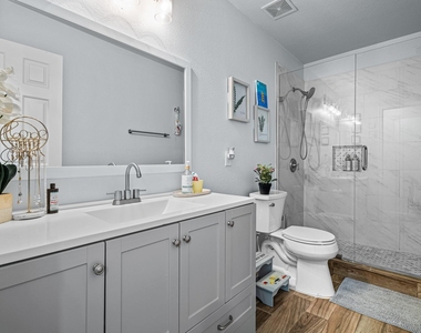 5540 Crestwood Drive - Photo Thumbnail 13
