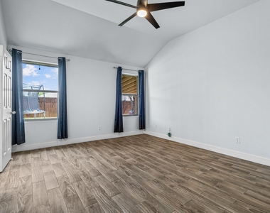 5540 Crestwood Drive - Photo Thumbnail 8