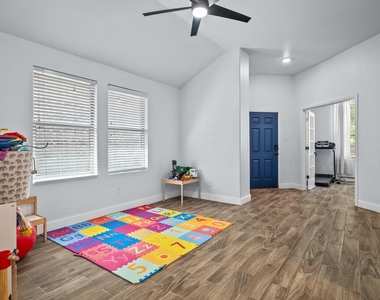 5540 Crestwood Drive - Photo Thumbnail 11