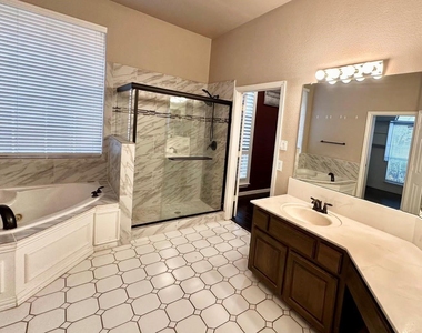 220 Redwood Drive - Photo Thumbnail 13