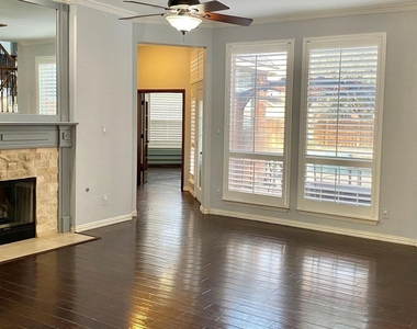 220 Redwood Drive - Photo Thumbnail 7