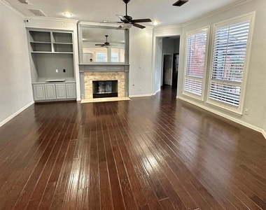 220 Redwood Drive - Photo Thumbnail 6