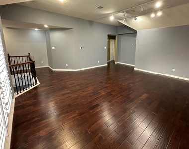 220 Redwood Drive - Photo Thumbnail 20