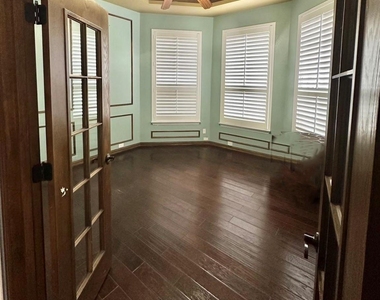 220 Redwood Drive - Photo Thumbnail 15