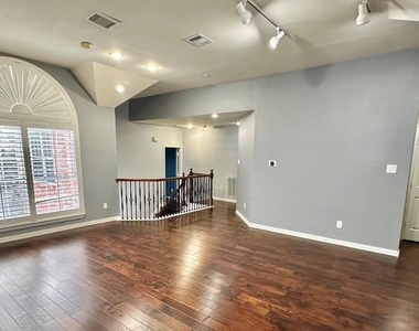 220 Redwood Drive - Photo Thumbnail 19