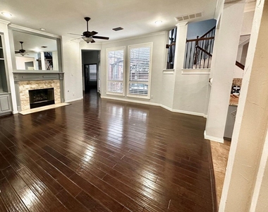 220 Redwood Drive - Photo Thumbnail 5