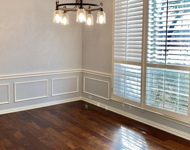 220 Redwood Drive - Photo Thumbnail 4