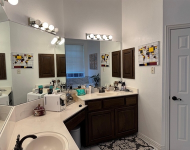 220 Redwood Drive - Photo Thumbnail 24