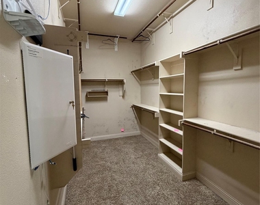 607 Deverson Drive - Photo Thumbnail 19
