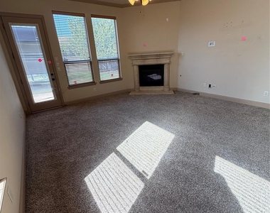 607 Deverson Drive - Photo Thumbnail 14