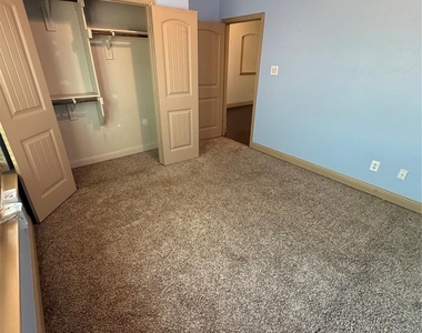 607 Deverson Drive - Photo Thumbnail 4