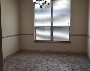 607 Deverson Drive - Photo Thumbnail 8