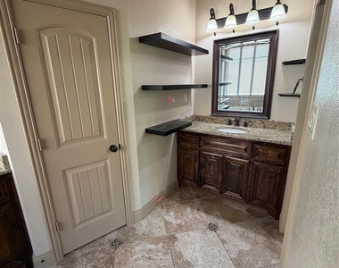 607 Deverson Drive - Photo Thumbnail 16