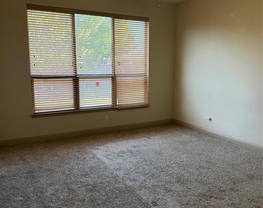 607 Deverson Drive - Photo Thumbnail 15