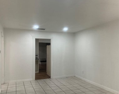 12125 Bellafonte Drive - Photo Thumbnail 7