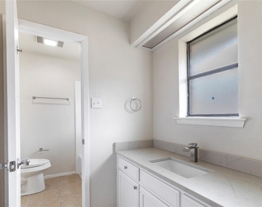 1610 Brown Trail - Photo Thumbnail 12