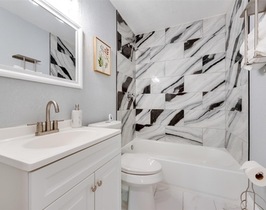 228 Harrison Lane - Photo Thumbnail 6