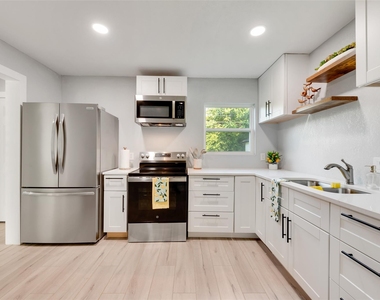 228 Harrison Lane - Photo Thumbnail 5