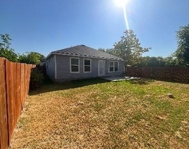504 Thomas Street - Photo Thumbnail 3