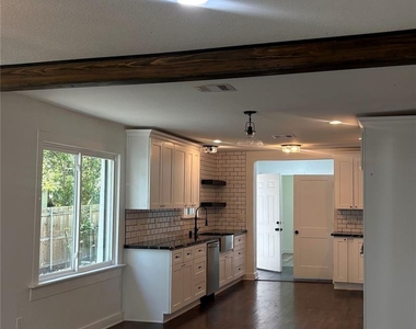2806 Windsor Avenue - Photo Thumbnail 1