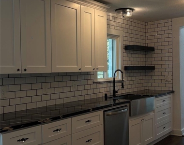 2806 Windsor Avenue - Photo Thumbnail 4