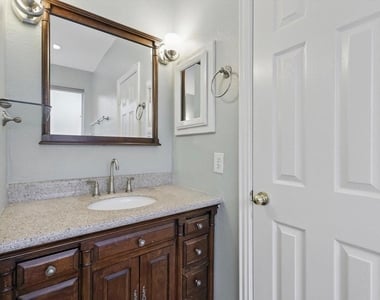 3228 Kent Drive - Photo Thumbnail 16