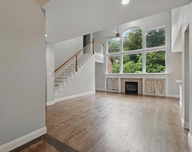 3228 Kent Drive - Photo Thumbnail 4