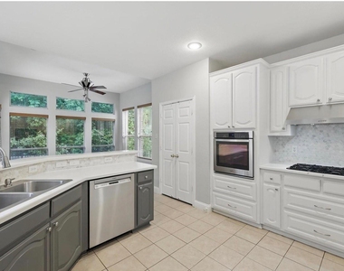 3228 Kent Drive - Photo Thumbnail 9