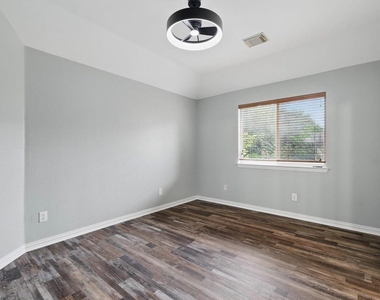 3228 Kent Drive - Photo Thumbnail 13