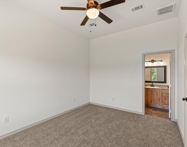 210 Lasso Circle - Photo Thumbnail 16