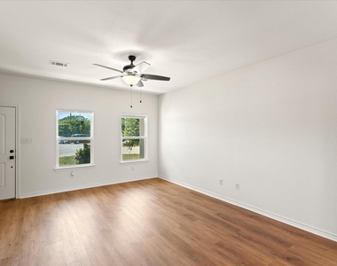 210 Lasso Circle - Photo Thumbnail 7