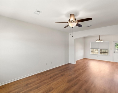 210 Lasso Circle - Photo Thumbnail 4