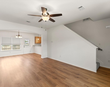 210 Lasso Circle - Photo Thumbnail 3