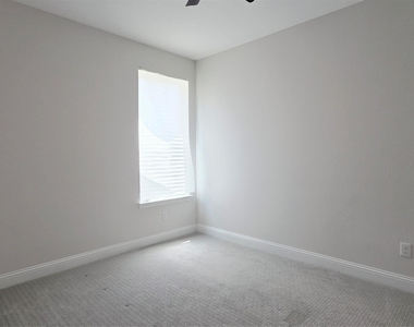 10870 Grayhead Drive - Photo Thumbnail 5