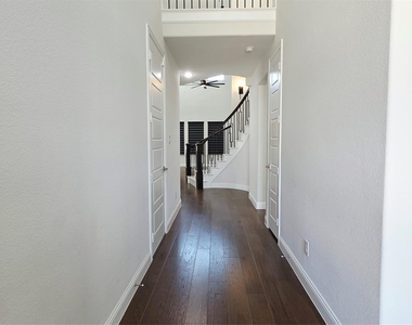 10870 Grayhead Drive - Photo Thumbnail 2