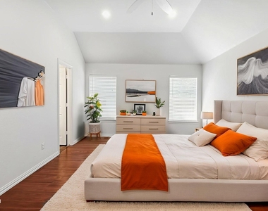 1077 Westgrove Drive - Photo Thumbnail 9