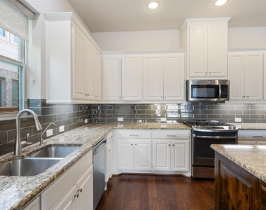 3015 Newsom Ridge Drive - Photo Thumbnail 7