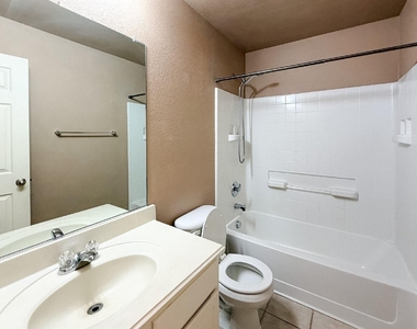 633 Canoe Way - Photo Thumbnail 7
