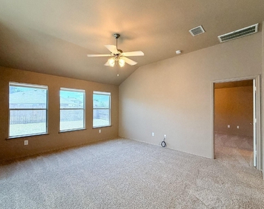 633 Canoe Way - Photo Thumbnail 12