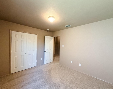 633 Canoe Way - Photo Thumbnail 6