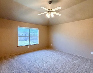 633 Canoe Way - Photo Thumbnail 17