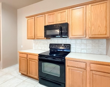 633 Canoe Way - Photo Thumbnail 11