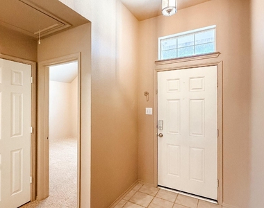 633 Canoe Way - Photo Thumbnail 2
